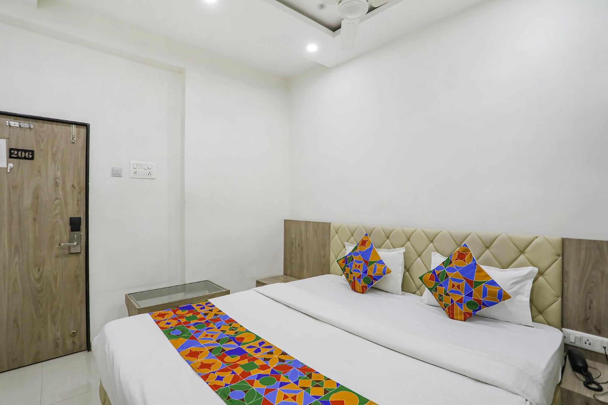 OYO 8997 Angeethi Hotel Aurangabad  Buitenkant foto